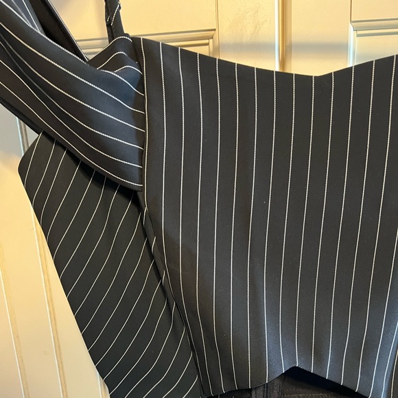 Gorgeous Forever 21 Navy Blue Pinstripe Bodysuit - Picture 8 of 9